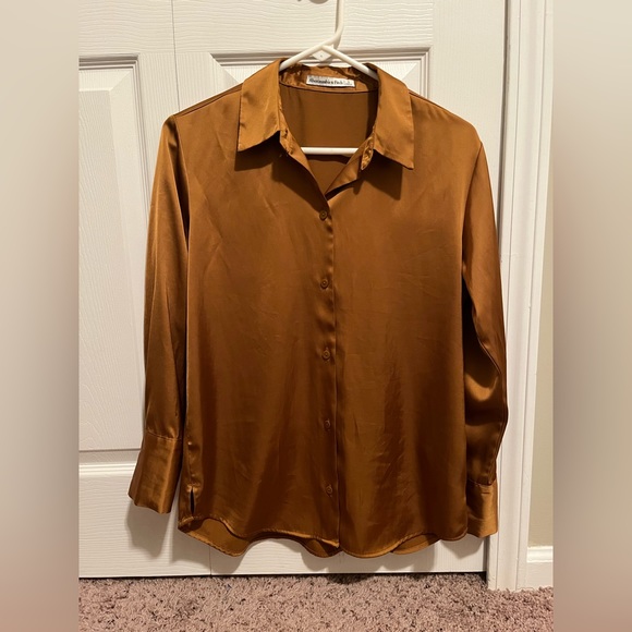 Abercrombie & Fitch A&F Long Sleeve Button Up Gold Ochre Satin‎ Blouse Size S - Picture 1 of 8